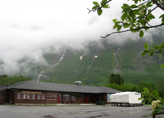 Oppstryn skule